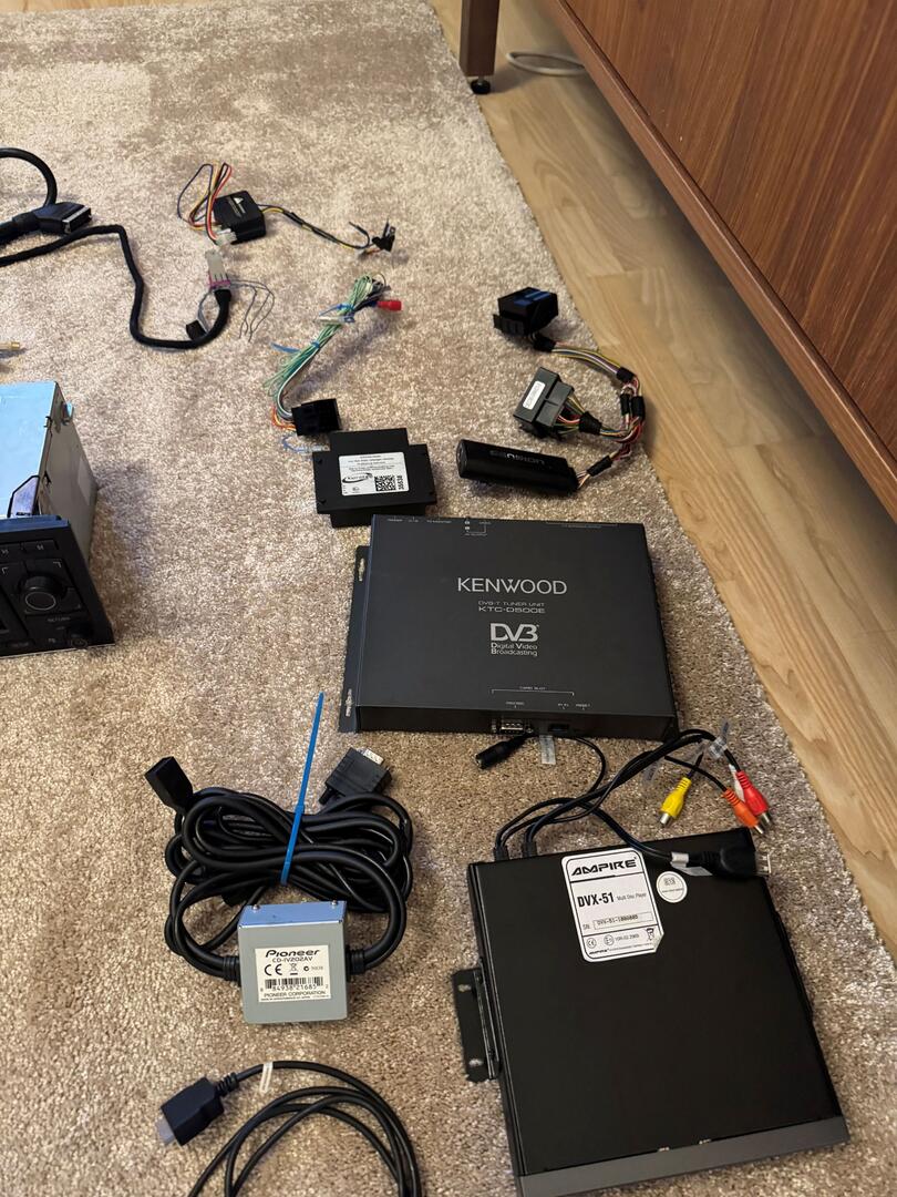 Click image for larger version  Name:	Audi elektroniikka3.jpg Views:	0 Size:	180,9 Kt ID:	1991407